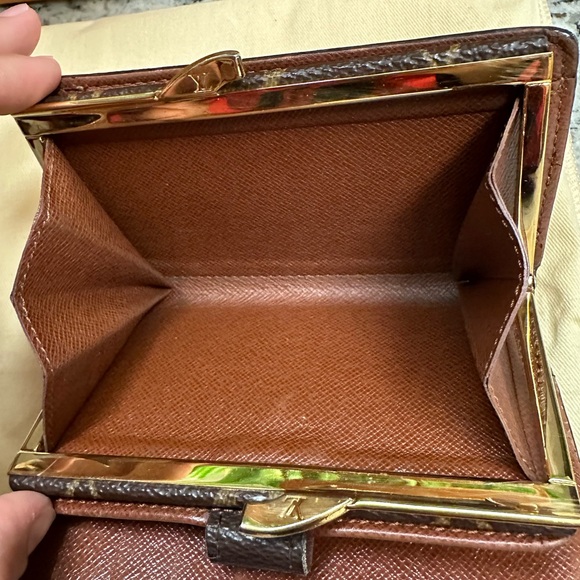 Authentic Louis Vuitton kiss lock wallet - Picture 8 of 12